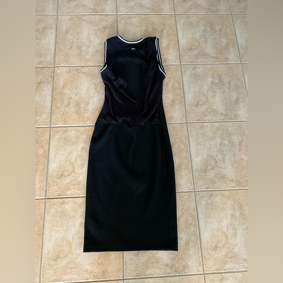 Zara black dress with open back - size medium - Picture 3 of 4